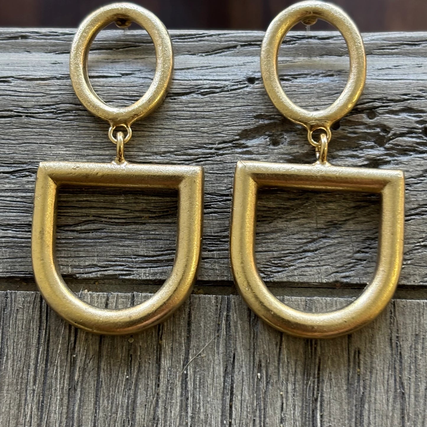 GOLD HORSEBIT EARRING